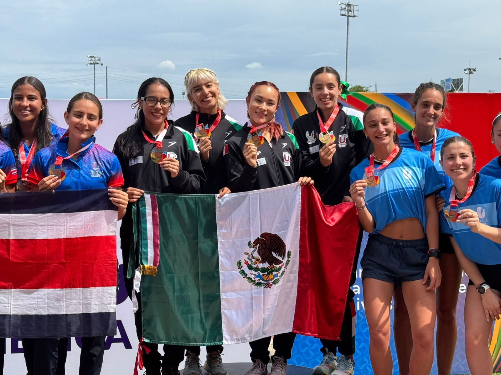 Yessika Jorquera y Silvia Duarte, atletismo