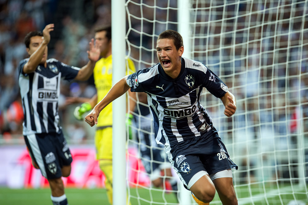 César Montes futbol