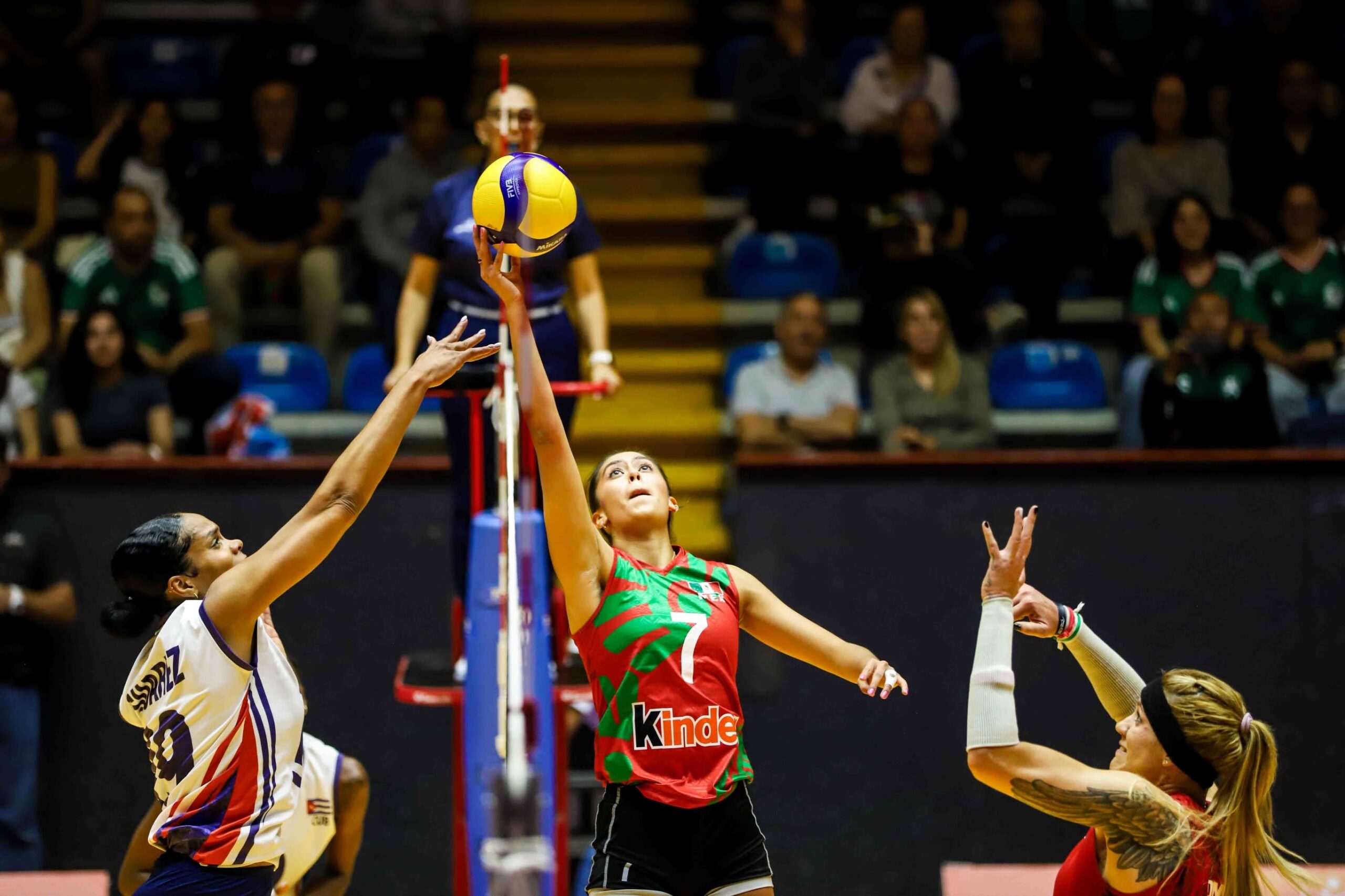 Argentina Ung Karina Flores voleibol